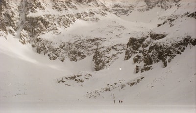 白昼雪山